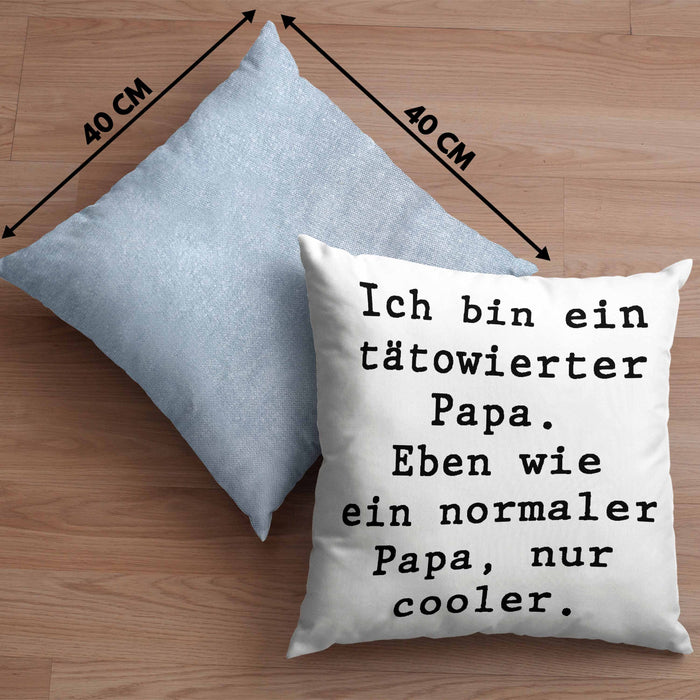 Tattoo Papa Geschenk Kissen mit Füllung 40x40 Vater Vatertag Geschenkidee Vatertagsgeschenk von Sohn Tochter Lustige Sprüche Papa Lustig (Grau) Blau Trendation