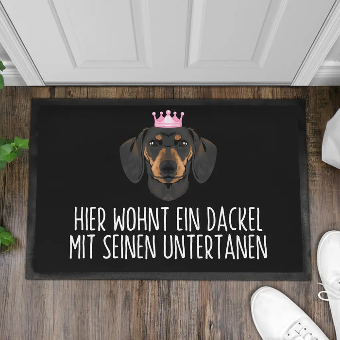 Dackel Fußmatte Hier Wohnt Ein Dackel Mit Seinen Untertanen Fussmatte Dackel-Besitzer Geschenk Schwarz-3 Trendation