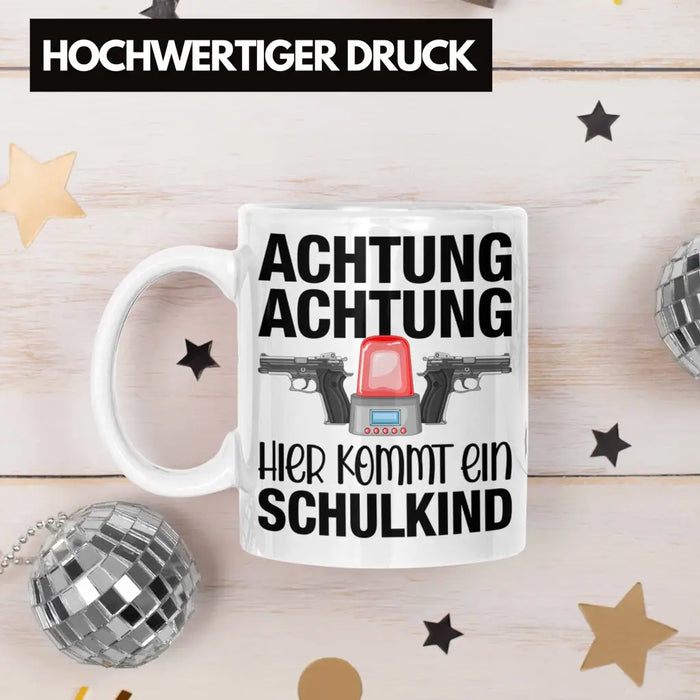 Einschulung Junge Achtung Schulkind Geschenk für Schultüte Füllung Tasse Schulstart 1. Schultag Schuleinführung Schulanfang Geschenkidee 2022 Weiß Trendation