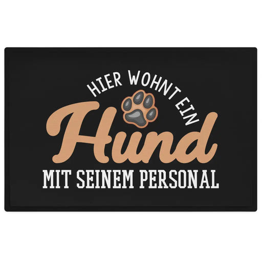 Hier Wohnt Ein Hund Mit Seinem Personal Fußmatte Geschenk Hundebesitzer 60x40 cm Schwarz-3 Trendation