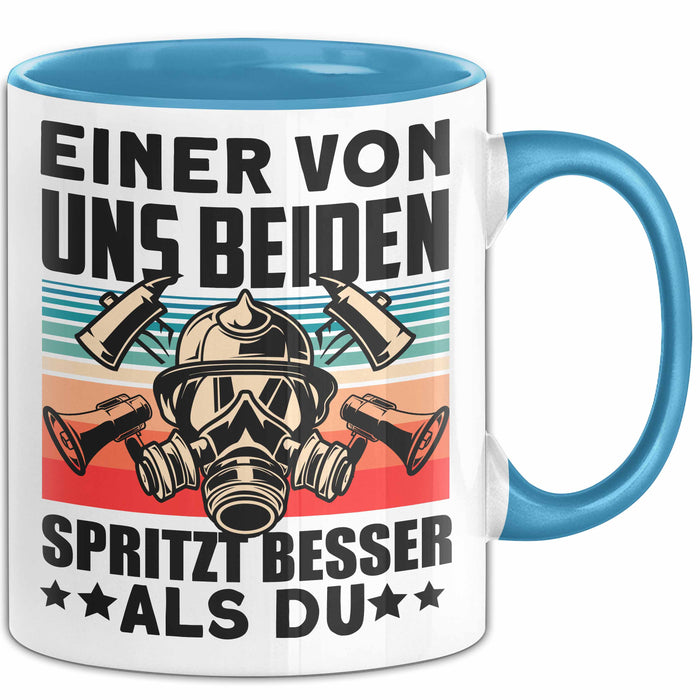 Feuerwehrmann Tasse Geschenk Spruch Für Feuerwehr Einer Von Uns Beiden Spritzt Besser Als Du Becher Blau Trendation