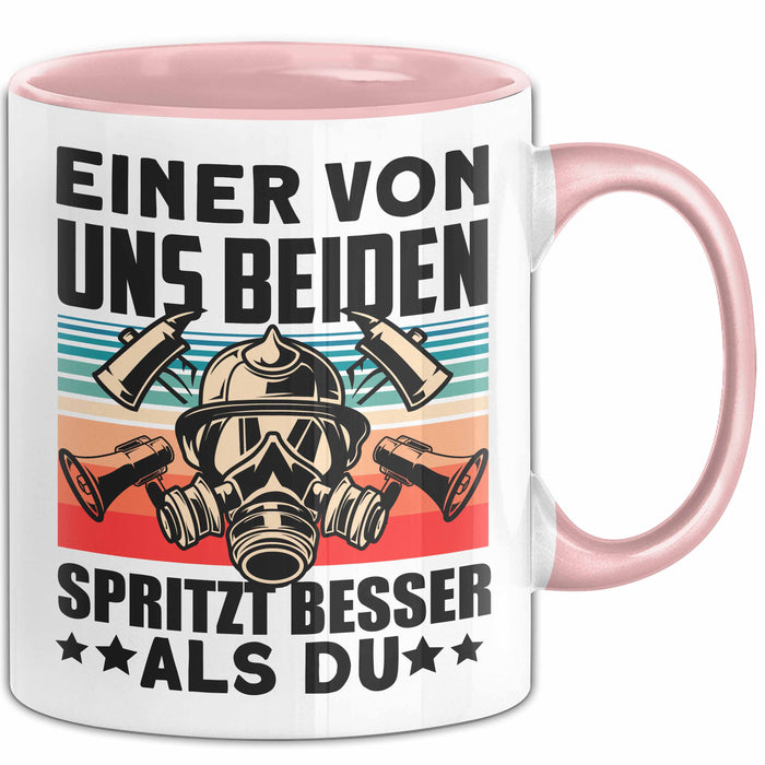 Feuerwehrmann Tasse Geschenk Spruch Für Feuerwehr Einer Von Uns Beiden Spritzt Besser Als Du Becher Rosa Trendation
