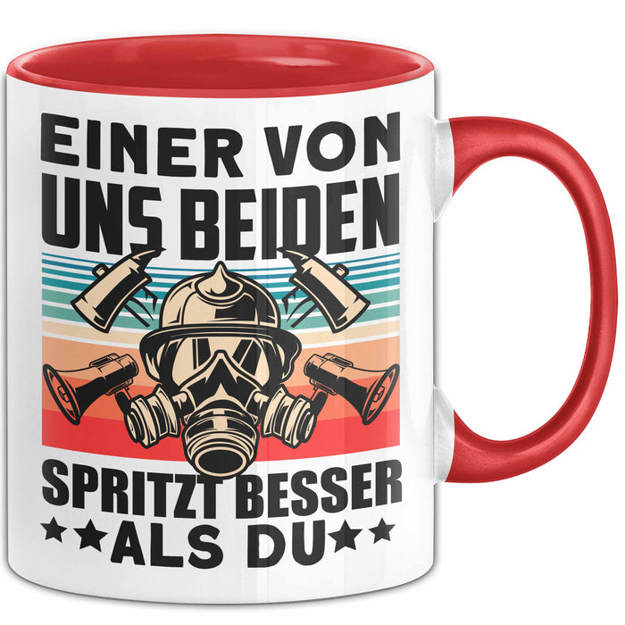 Feuerwehrmann Tasse Geschenk Spruch Für Feuerwehr Einer Von Uns Beiden Spritzt Besser Als Du Becher Rot Trendation
