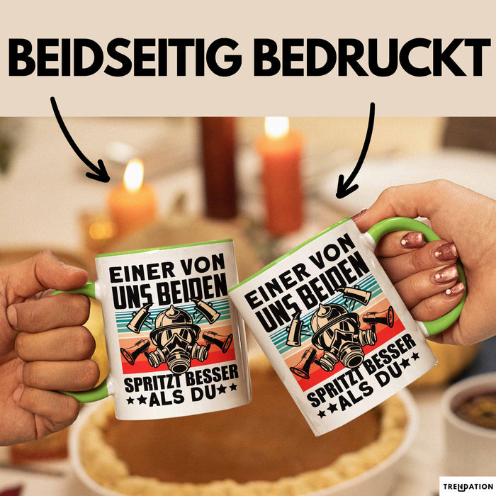 Feuerwehrmann Tasse Geschenk Spruch Für Feuerwehr Einer Von Uns Beiden Spritzt Besser Als Du Becher Grün Trendation