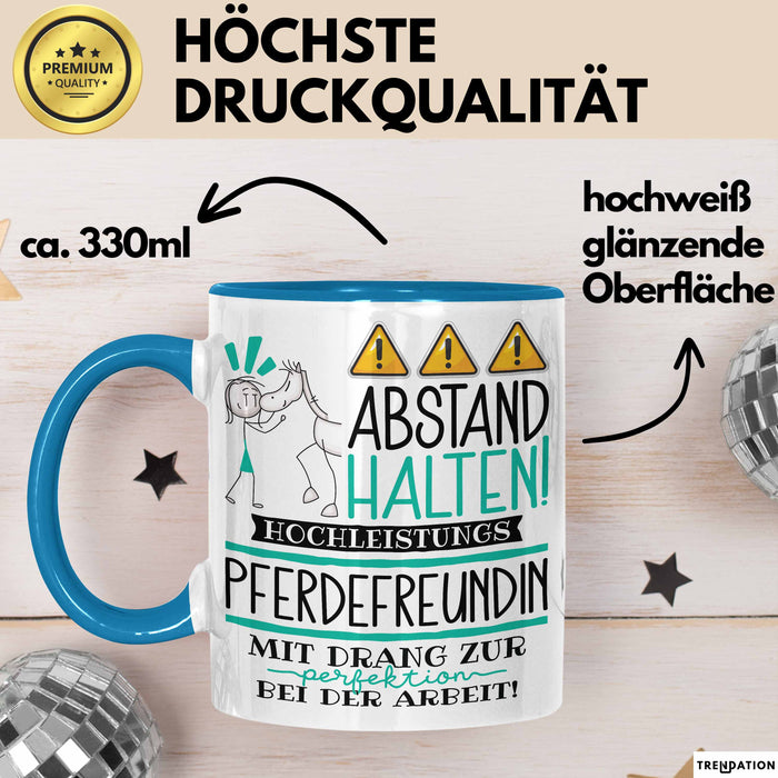 Pferdefreundin Tasse Geschenk Lustig Abstand Halten Hochleistungs-Pferdefreundin Mit Drang Zur Perfektion Bei Der Arbeit Blau Trendation