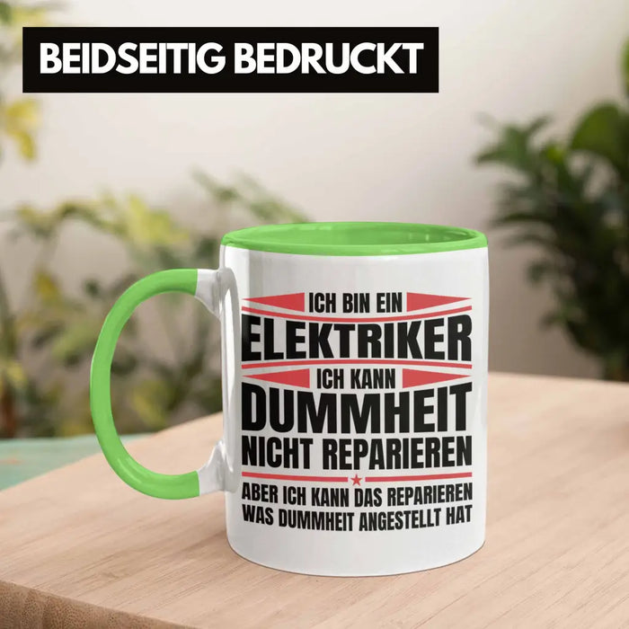 Trendation - Elektriker Tasse Geschenk Elektromeister Lustiger Spruch Männer Geschenkidee Ich Kann Dummheit Nicht Reparieren Grün Trendation