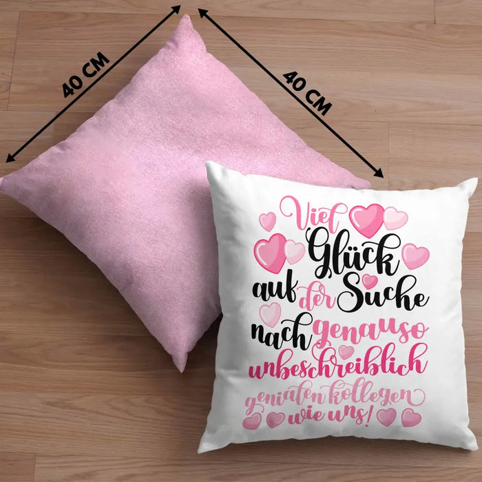 Trendation - Jobwechsel Kissen Geschenk Kollegin Abschiedsgeschenk Neuer Job Viel Glück Bei Der Suche Spruch Dekokissen mit Füllung 40x40 Rosa Trendation