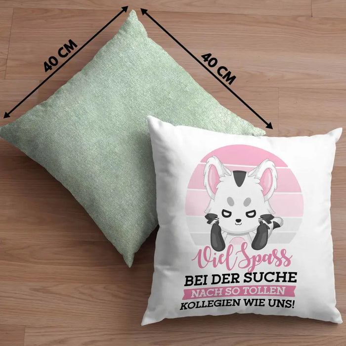 Trendation - Jobwechsel Kissen Geschenk Kollegin Abschiedsgeschenk Neuer Job Viel Spaß Bei Der Suche Nach So Tollen Kollegen Dekokissen mit Füllung 40x40 Rosa Trendation