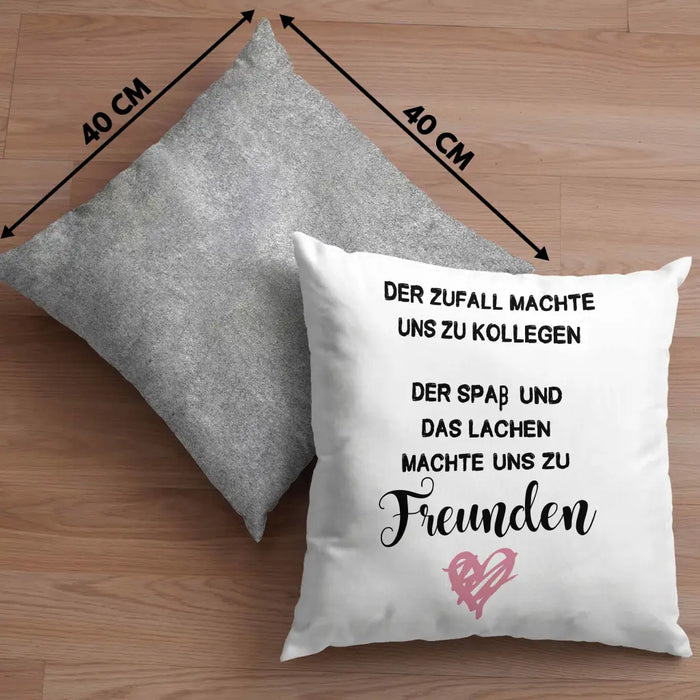 Trendation - Jobwechsel Kissen Geschenk Kollegin Abschiedsgeschenk Neuer Job Der Zufall Machte Uns Zu Kollegen Dekokissen mit Füllung 40x40 Rosa Trendation