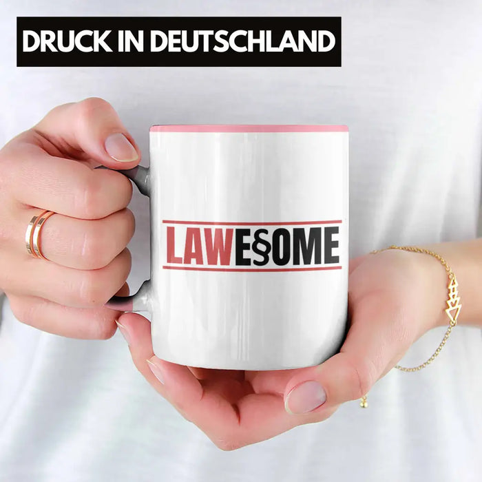 Trendation - Jura Tasse Geschenk Spruch Jurist Geschenkidee Anwalt Jura-Studium Lustige Sprüche Staatsexamen Lawesome Rosa Trendation