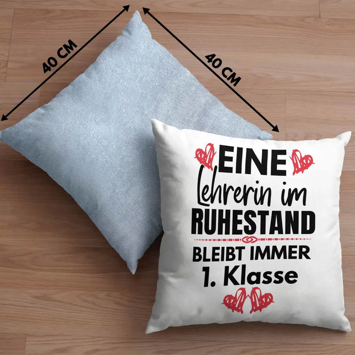 Trendation - Lehrerin Rente Geschenk Kissen Ruhestand Geschenkidee Abschied Abschiedsgeschenk Beste Lehrerin 1. Klasse Pensionierung Dekokissen mit Füllung 40x40 Rosa Trendation
