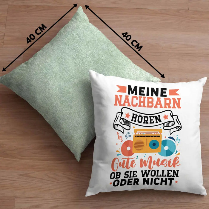 Trendation - Meine Nachbarn Hören Gute Musik Ob Sie Wollen Oder Nicht Kissen Geschenk Lustiger Spruch Dekokissen mit Füllung 40x40 Rosa Trendation