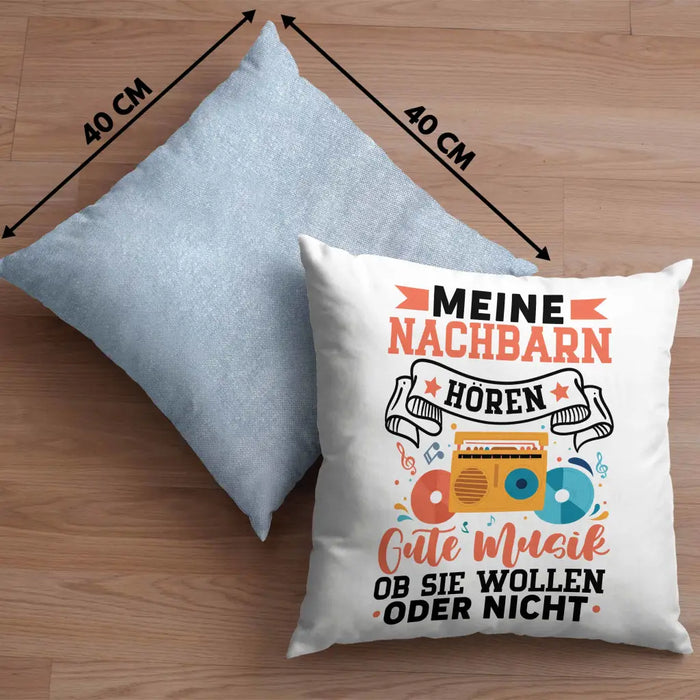 Trendation - Meine Nachbarn Hören Gute Musik Ob Sie Wollen Oder Nicht Kissen Geschenk Lustiger Spruch Dekokissen mit Füllung 40x40 Rosa Trendation