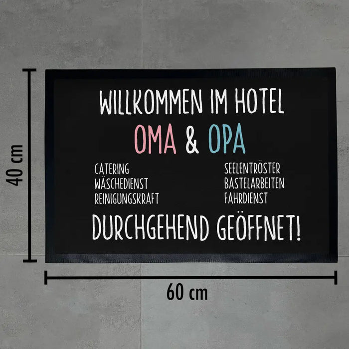 Willkommen Hotel Oma und Opa Fußmatte Geschenk Pension 24/7 Geöffnet Fußabtreter Innen und Außenbereich 60x40 cm Schwarz-3 Trendation