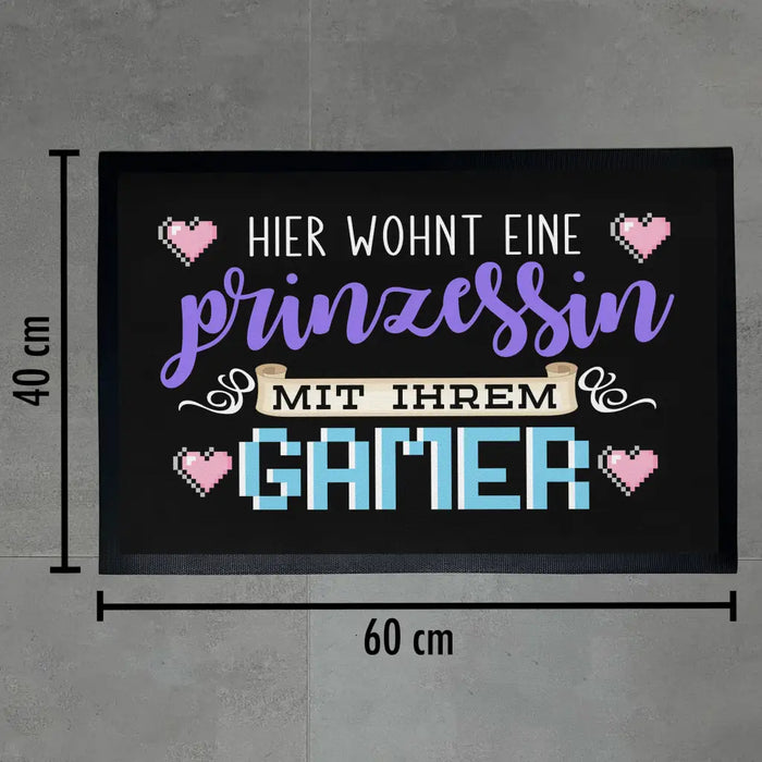 Zocker Fußmatte Geschenk Hier Wohnt Eine Prinzessin Mit Ihrem Gamer Lustig 60x40 cm Schwarz-3 Trendation