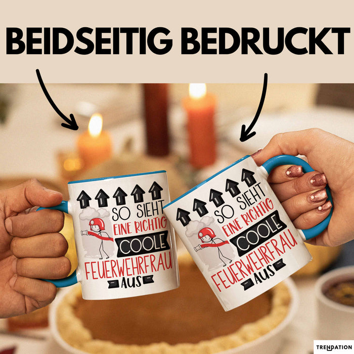 Feuerwehrfrau Geschenk Tasse Geschenkidee für Feuerwehrfrau Geburtstag Weihnachten Spruch So Sieht Eine Richtig Coole Feuerwehrfrau Aus Kaffee-Becher Blau Trendation