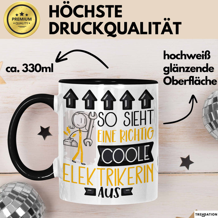 Elektrikerin Geschenk Tasse Geschenkidee für Elektrikerin Geburtstag Weihnachten Spruch So Sieht Eine Richtig Coole Elektrikerin Aus Kaffee-Becher Trendation