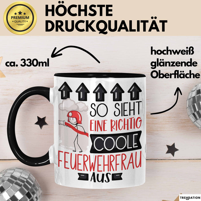 Feuerwehrfrau Geschenk Tasse Geschenkidee für Feuerwehrfrau Geburtstag Weihnachten Spruch So Sieht Eine Richtig Coole Feuerwehrfrau Aus Kaffee-Becher Trendation