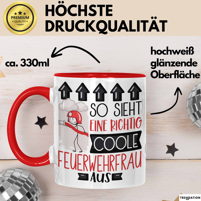 Feuerwehrfrau Geschenk Tasse Geschenkidee für Feuerwehrfrau Geburtstag Weihnachten Spruch So Sieht Eine Richtig Coole Feuerwehrfrau Aus Kaffee-Becher Rot Trendation