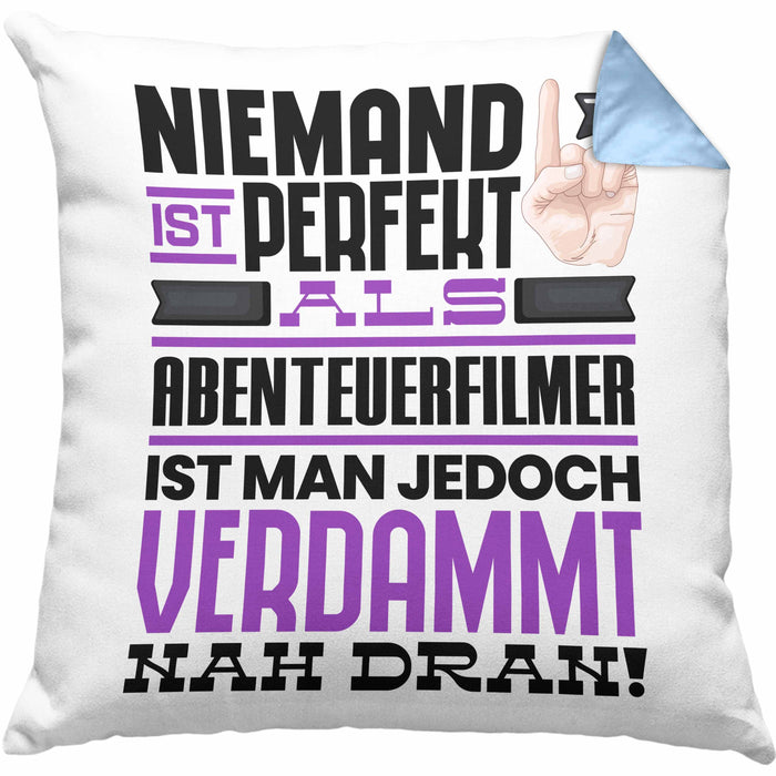 Abenteuerfilmer Geschenk Kissen mit Füllung 40x40 Lustige Geschenkidee für Abenteuerfilmer Geburtstag Niemand Ist Perfekt Aber Als Abenteuerfilmer Ist Man Nah Dran (Grau) Blau Trendation