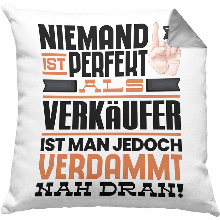 Verkäufer Geschenk Kissen mit Füllung 40x40 Lustige Geschenkidee für Verkäufer Geburtstag Niemand Ist Perfekt Aber Als Verkäufer Ist Man Nah Dran (Grau) Grau Trendation