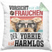 Yorkie Besitzerin Frauchen Kissen mit Füllung 40x40 Geschenk Lustiger Spruch Geschenkidee Vorsicht Vor Dem Frauchen (Grau) Grün Trendation