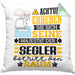 Segler Geschenk Kissen mit Füllung 40x40 Lustiger Spruch Erheben Sie Sich Der Segler Betritt den Raum (Grau) Grün Trendation