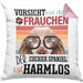 Cocker Spaniel Besitzerin Frauchen Kissen mit Füllung 40x40 Geschenk Lustiger Spruch Geschenkidee Vorsicht Vor Dem Frauchen (Grau) Rosa Trendation