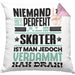 Skater Geschenk Kissen mit Füllung 40x40 Lustige Geschenkidee für Skater Geburtstag Niemand Ist Perfekt Aber Als Skater Ist Man Nah Dran (Grau) Rosa Trendation