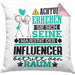 Influencer Geschenk Kissen mit Füllung 40x40 Lustiger Spruch Erheben Sie Sich Der Influencer Betritt den Raum (Grau) Rosa Trendation