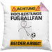 Fußballfan Kissen mit Füllung 40x40 Geschenk Lustiger Spruch Geschenkidee für Fußballfan Achtung Hochleistungs Fußballfan Bei Der Arbeit (Grau) Rosa Trendation