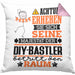 DIY-Bastler Geschenk Kissen mit Füllung 40x40 Lustiger Spruch Erheben Sie Sich Der DIY-Bastler Betritt den Raum (Grau) Rosa Trendation