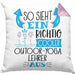 So Sieht Ein Richtig Cooler Outdoor-Yoga-Lehrer Aus Kissen mit Füllung 40x40 Geschenk für Outdoor-Yoga-Lehrer Geburtstag Geschenkdiee (Grau) Rosa Trendation