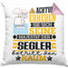 Segler Geschenk Kissen mit Füllung 40x40 Lustiger Spruch Erheben Sie Sich Der Segler Betritt den Raum (Grau) Rosa Trendation