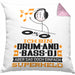 Drum-and-Bass-DJ Geschenk Kissen mit Füllung 40x40 Ich Bin Drum-and-Bass-DJ Aber Sag Doch Einfach Superheld Lustige Geschenkdiee für Drum-and-Bass-DJ (Grau) Rosa Trendation