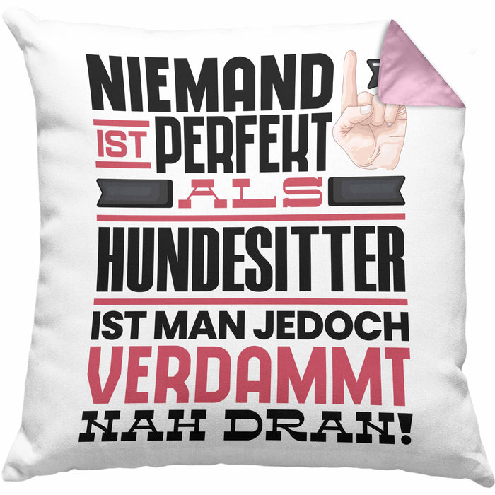 Hundesitter Geschenk Kissen mit Füllung 40x40 Lustige Geschenkidee für Hundesitter Geburtstag Niemand Ist Perfekt Aber Als Hundesitter Ist Man Nah Dran (Grau) Rosa Trendation