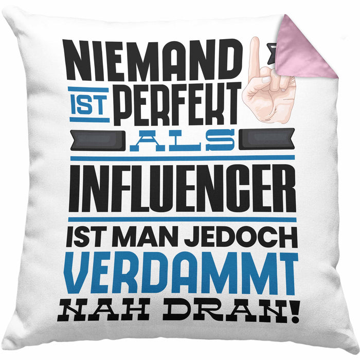 Influencer Geschenk Kissen mit Füllung 40x40 Lustige Geschenkidee für Influencer Geburtstag Niemand Ist Perfekt Aber Als Influencer Ist Man Nah Dran (Grau) Rosa Trendation