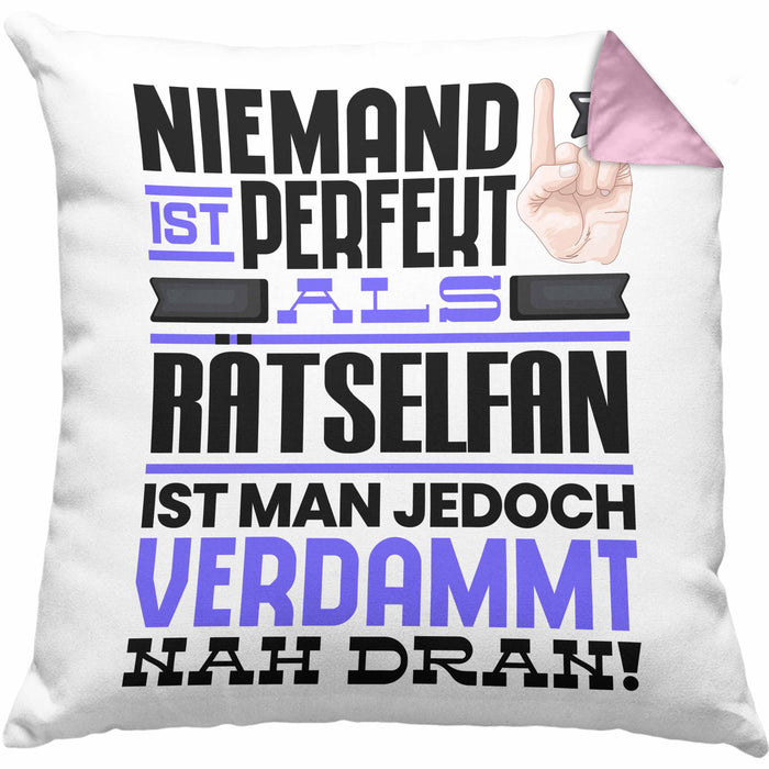 Rätselfan Geschenk Kissen mit Füllung 40x40 Lustige Geschenkidee für Rätselfan Geburtstag Niemand Ist Perfekt Aber Als Rätselfan Ist Man Nah Dran (Grau) Rosa Trendation
