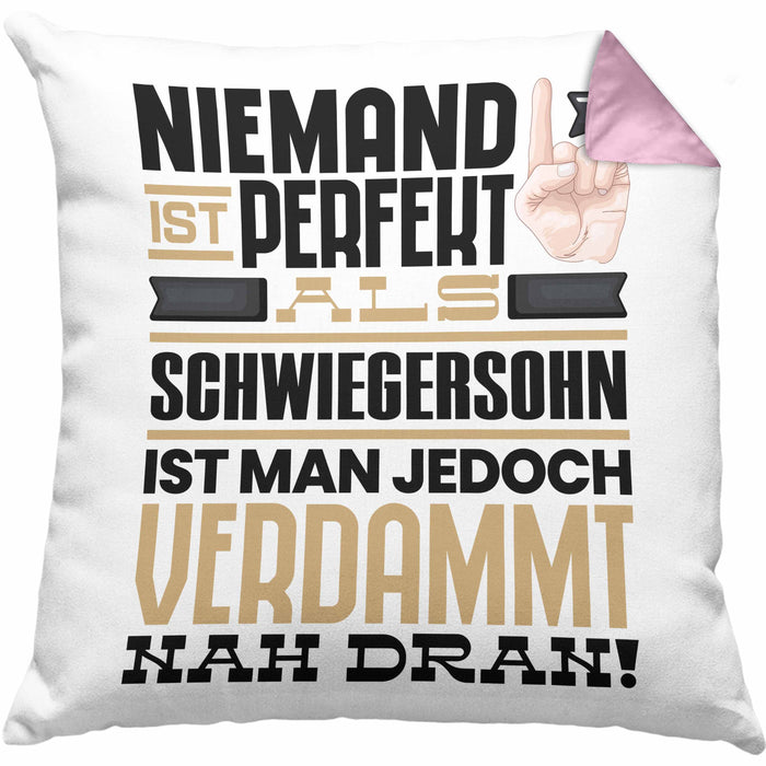 Schwiegersohn Geschenk Kissen mit Füllung 40x40 Lustige Geschenkidee für Schwiegersohn Geburtstag Niemand Ist Perfekt Aber Als Schwiegersohn Ist Man Nah Dran (Grau) Rosa Trendation