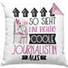 Journalistin Geschenk Kissen mit Füllung 40x40 Geschenkidee für Journalistin Geburtstag Weihnachten Spruch So Sieht Eine Richtig Coole Journalistin Aus (Grau) Rosa Trendation