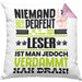 Leser Geschenk Kissen mit Füllung 40x40 Lustige Geschenkidee für Leser Geburtstag Niemand Ist Perfekt Aber Als Leser Ist Man Nah Dran (Grau) Rosa Trendation