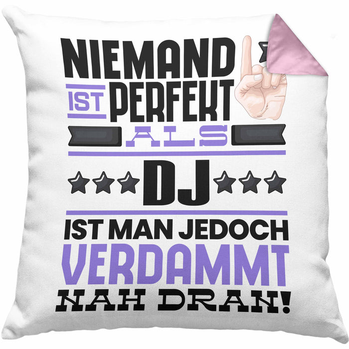 DJ Geschenk Kissen mit Füllung 40x40 Lustige Geschenkidee für DJ Geburtstag Niemand Ist Perfekt Aber Als DJ Ist Man Nah Dran (Grau) Rosa Trendation