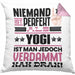 Yogi Geschenk Kissen mit Füllung 40x40 Lustige Geschenkidee für Yogi Geburtstag Niemand Ist Perfekt Aber Als Yogi Ist Man Nah Dran (Grau) Rosa Trendation