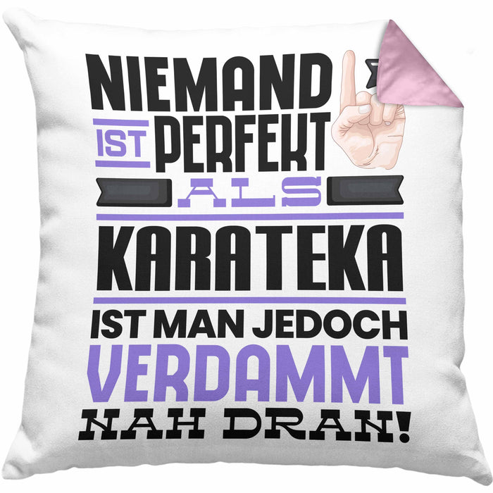 Karateka Geschenk Kissen mit Füllung 40x40 Lustige Geschenkidee für Karateka Geburtstag Niemand Ist Perfekt Aber Als Karateka Ist Man Nah Dran (Grau) Rosa Trendation