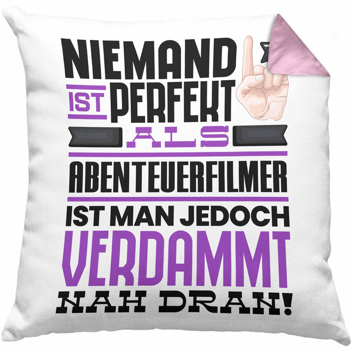 Abenteuerfilmer Geschenk Kissen mit Füllung 40x40 Lustige Geschenkidee für Abenteuerfilmer Geburtstag Niemand Ist Perfekt Aber Als Abenteuerfilmer Ist Man Nah Dran (Grau) Rosa Trendation