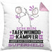 Taekwondo-Kämpfer Geschenk Kissen mit Füllung 40x40 Ich Bin Taekwondo-Kämpfer Aber Sag Doch Einfach Superheld Lustige Geschenkdiee für Taekwondo-Kämpfer (Grau) Rosa Trendation