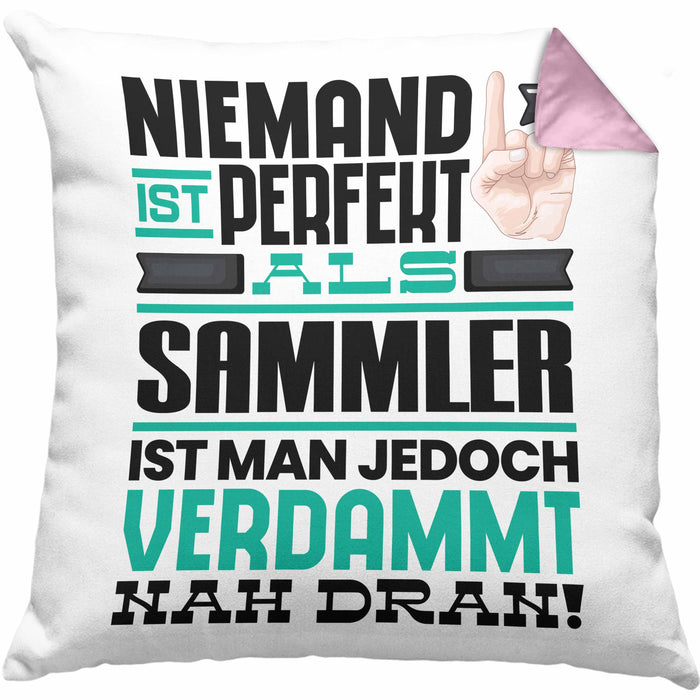Sammler Geschenk Kissen mit Füllung 40x40 Lustige Geschenkidee für Sammler Geburtstag Niemand Ist Perfekt Aber Als Sammler Ist Man Nah Dran (Grau) Rosa Trendation