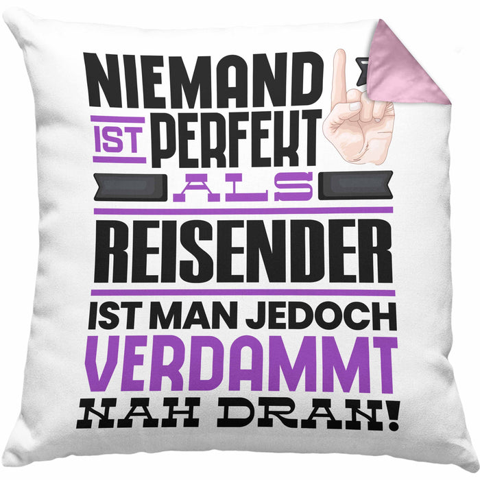 Reisender Geschenk Kissen mit Füllung 40x40 Lustige Geschenkidee für Reisender Geburtstag Niemand Ist Perfekt Aber Als Reisender Ist Man Nah Dran (Grau) Rosa Trendation
