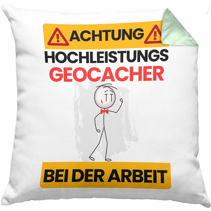 Geocacher Kissen mit Füllung 40x40 Geschenk Lustiger Spruch Geschenkidee für Geocacher Achtung Hochleistungs Geocacher Bei Der Arbeit (Grau) Grün Trendation