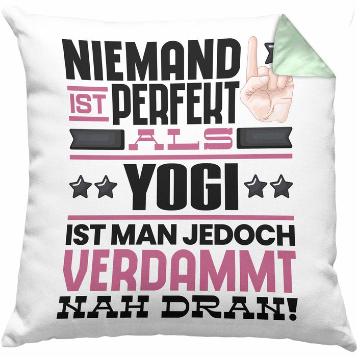 Yogi Geschenk Kissen mit Füllung 40x40 Lustige Geschenkidee für Yogi Geburtstag Niemand Ist Perfekt Aber Als Yogi Ist Man Nah Dran (Grau) Grün Trendation